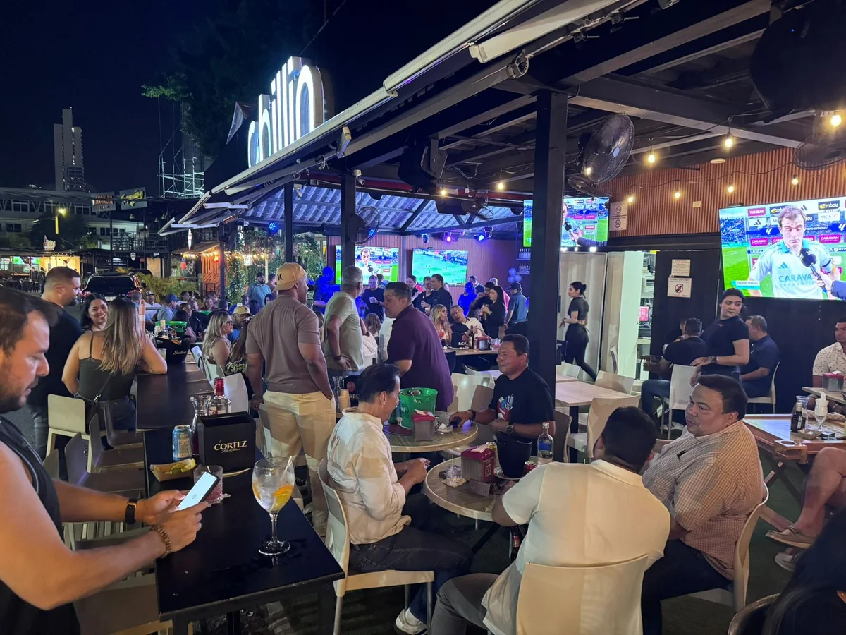 Clientes celebrando en Chillin Panamá